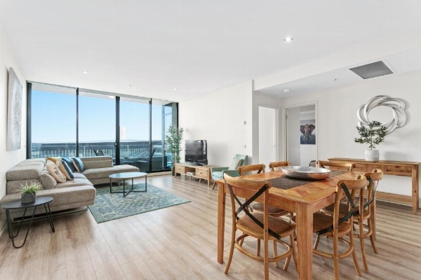 Waterfront Melbourne Apartments image 10