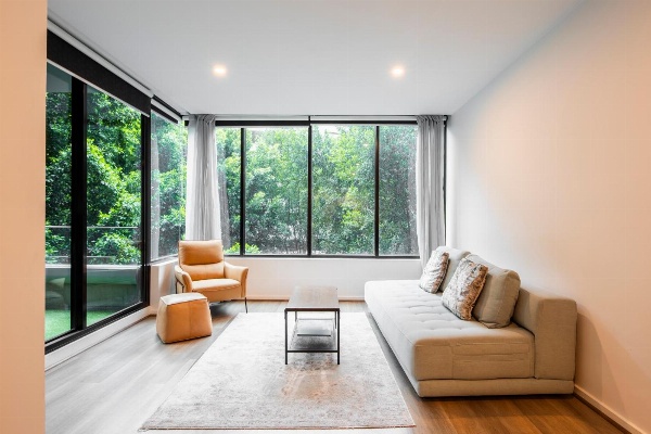 Waterfront Melbourne Apartments image 2