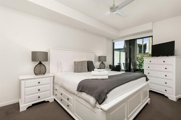 Waterfront Melbourne Apartments image 22