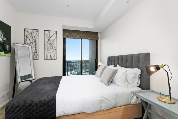 Waterfront Melbourne Apartments image 26